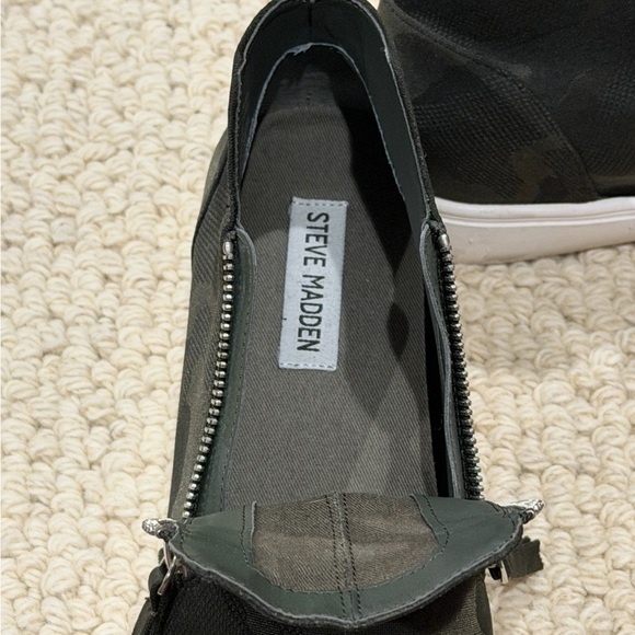 Steve Madden Loxley hidden heel wedges, camo Sz 8 - Picture 5 of 8